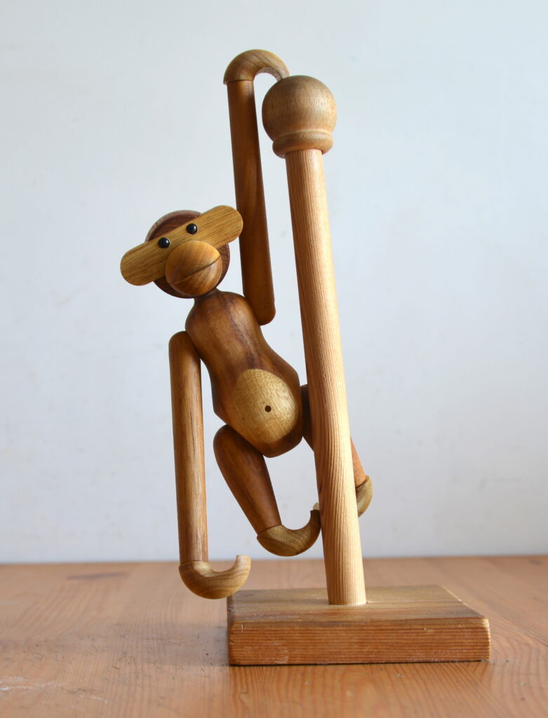 Scimmietta vintage Kay Bojesen in legno con braccia articolate, design danese.